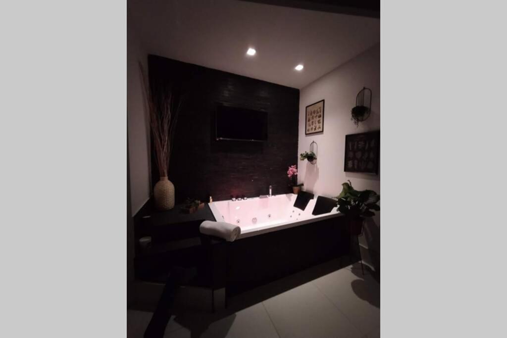 Elegante Open Space Con Vasca Idromassaggio A Trastevere Zewnętrze zdjęcie